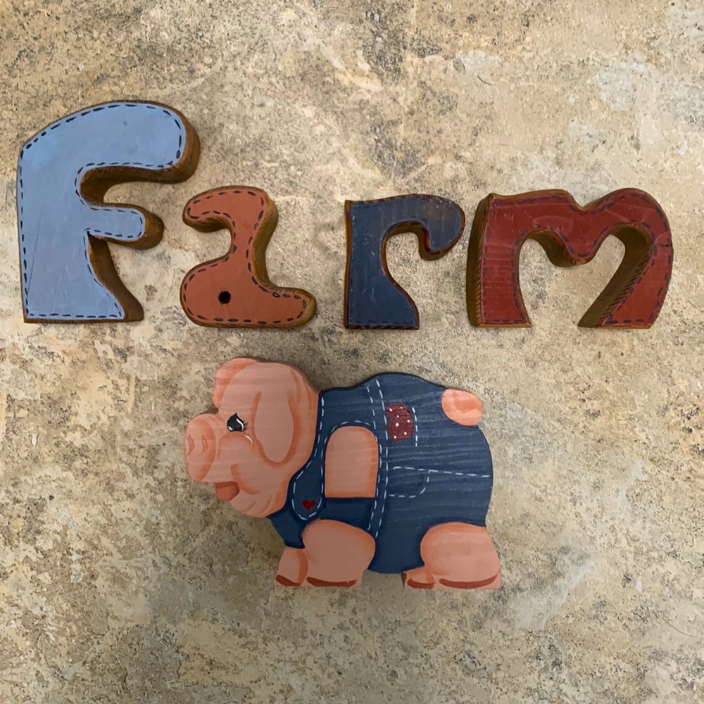 Wooden Farm Piglet Decor
